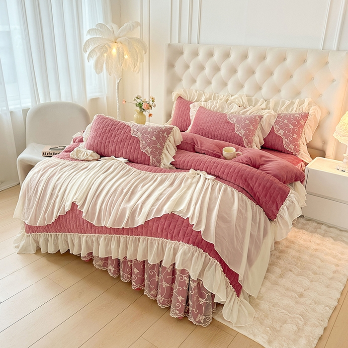 91家纺网 家纺一手货源 找家纺 罗艺轩 2024新款高克重牛奶雪纺边床裙四件套-羽蝶 豆沙红