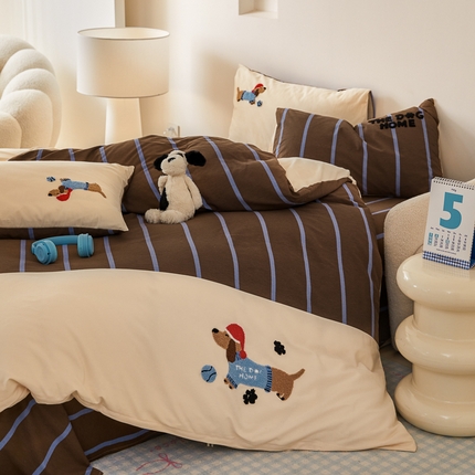 91家纺网 家纺一手货源 找家纺 怡家居 2024秋冬新款全棉磨毛绣花四件套 心动小狗