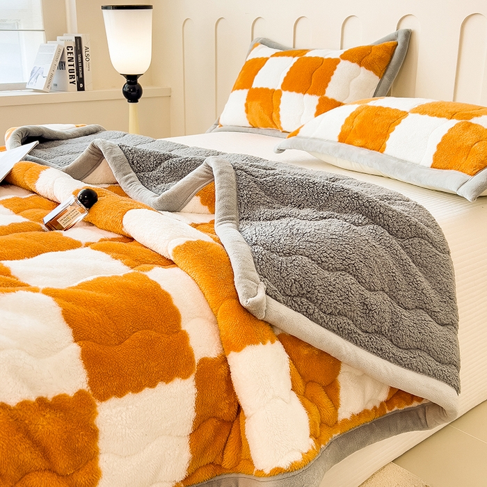 91家纺网 家纺一手货源 找家纺 慕木家纺 2025新款A类北极绒棋盘格三层夹棉双面毛毯 三层夹棉毛毯-棋盘格橘黄+灰
