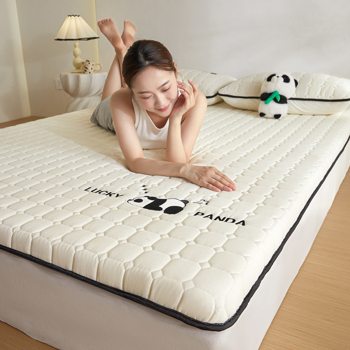 91家纺网 家纺一手货源 找家纺 鑫钰 2024秋冬新款单边乳胶加厚硬质棉家用床垫 单边-趴趴熊猫-玉石白
