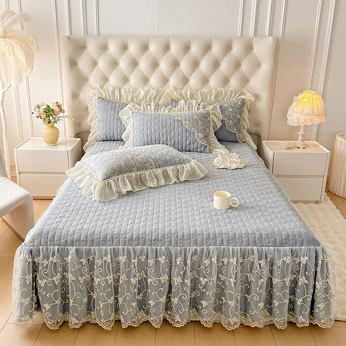 91家纺网 家纺一手货源 找家纺 罗艺轩 2024新款高克重牛奶雪纺边床裙三件套-羽蝶 高级灰