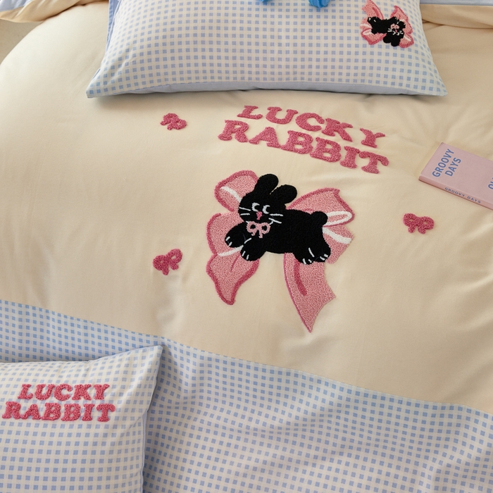 91家纺网 家纺一手货源 找家纺 怡家居 2024秋冬新款全棉磨毛绣花四件套 好运兔