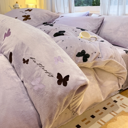 91家纺网 家纺一手货源 找家纺 佰亿莱 2024新款简约牛奶绒刺绣四件套 黑蝴蝶-紫