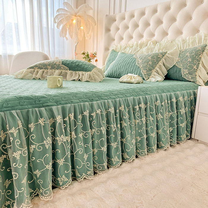 91家纺网 家纺一手货源 找家纺 罗艺轩 2024新款高克重牛奶雪纺边床裙三件套-羽蝶 豆绿