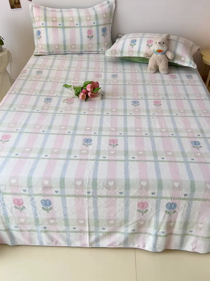 91家纺网 家纺一手货源 找家纺 大柏树 2025新款A类高克重亲肤舒适牛奶绒印花四件套-单床单可定制 悸动