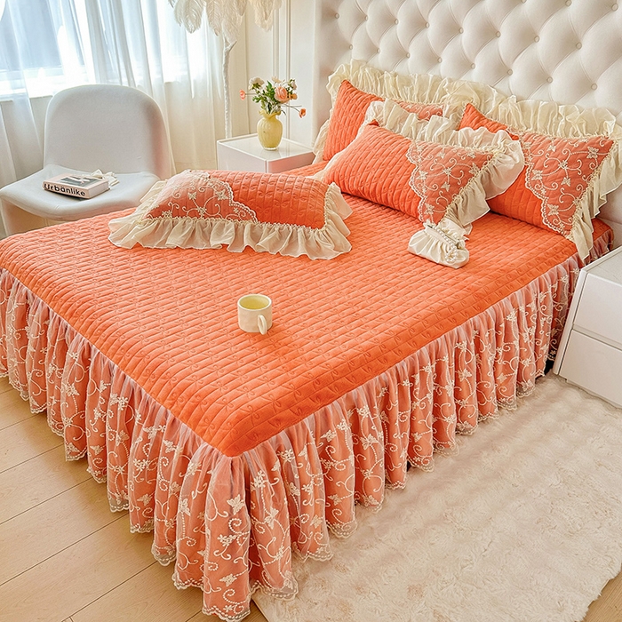 91家纺网 家纺一手货源 找家纺 罗艺轩 2024新款高克重牛奶雪纺边床裙三件套-羽蝶 爱玛橙