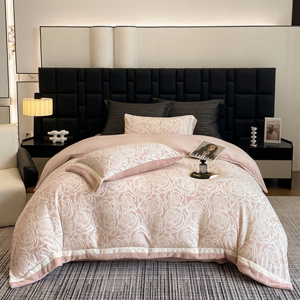 91家纺网 家纺一手货源 找家纺 若未家居 LOVEWE HOUSE 2025秋冬浪漫双拼角立体着色双色雕花全消光数码印花牛奶绒色烂四件套 玫瑰物语 暖粉色