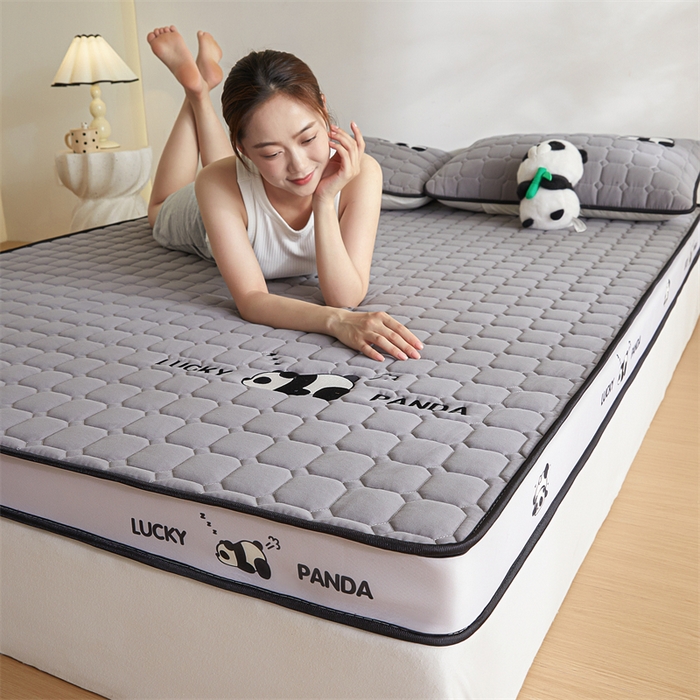 91家纺网 家纺一手货源 找家纺 鑫钰 2024秋冬新款立体乳胶加厚海绵床垫 立体边-趴趴熊猫-相思灰-
