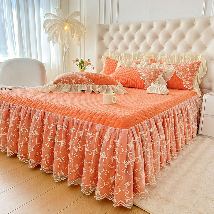 91家纺网 家纺一手货源 找家纺 （总）罗艺轩 2024新款高克重牛奶雪纺边床裙三件套-羽蝶