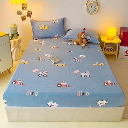 91家纺网 家纺一手货源 找家纺 大柏树 2025新款A类高克重亲肤舒适牛奶绒印花四件套-单床笠可定制 精灵乐园-蓝