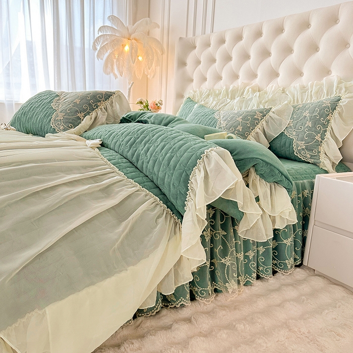 91家纺网 家纺一手货源 找家纺 罗艺轩 2024新款高克重牛奶雪纺边床裙四件套-羽蝶 豆绿