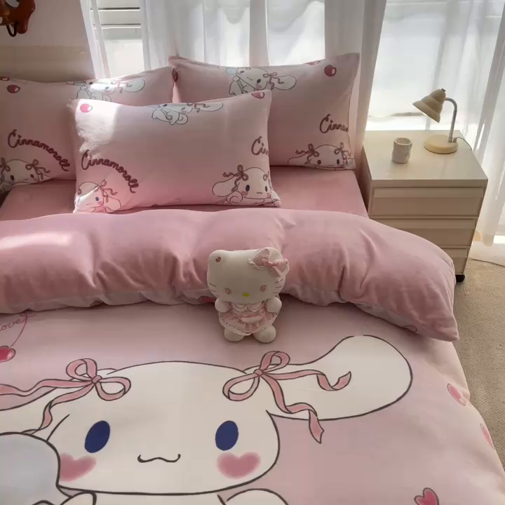 91家纺网 家纺一手货源 找家纺 星座家纺 2025新款大版三丽鸥牛奶绒四件套 淘气玉桂狗