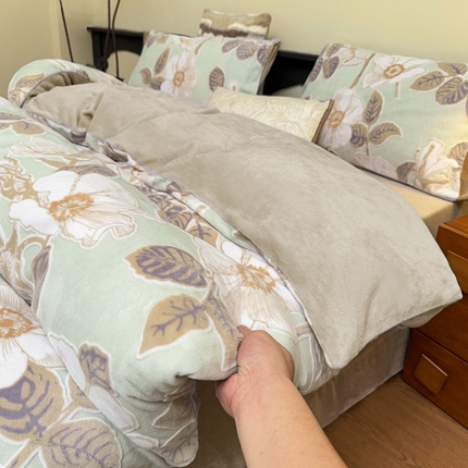 91家纺网 家纺一手货源 找家纺 （总）氧家 2024新款雕花绒四件套