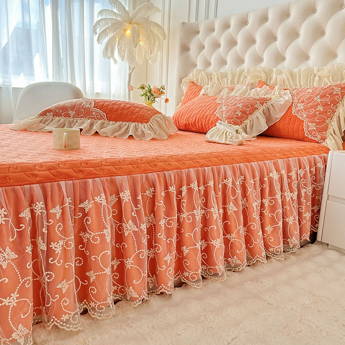 91家纺网 家纺一手货源 找家纺 罗艺轩 2024新款高克重牛奶雪纺边床裙三件套-羽蝶 爱玛橙