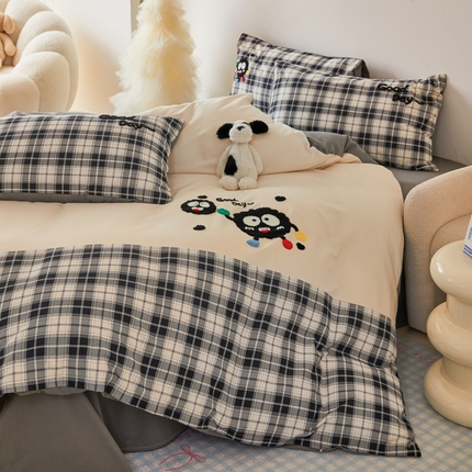 91家纺网 家纺一手货源 找家纺 怡家居 2024秋冬新款全棉磨毛绣花四件套 幸运小煤球