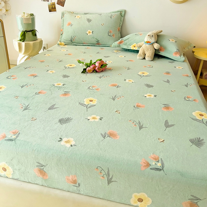 91家纺网 家纺一手货源 找家纺 大柏树 2025新款A类高克重亲肤舒适牛奶绒印花四件套-单床笠可定制 春意浓-绿