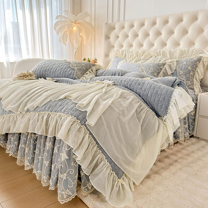 91家纺网 家纺一手货源 找家纺 罗艺轩 2024新款高克重牛奶雪纺边床裙四件套-羽蝶 高级灰