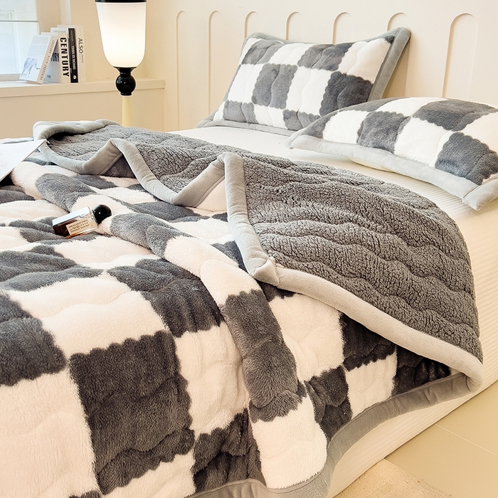 91家纺网 家纺一手货源 找家纺 慕木家纺 2025新款A类北极绒棋盘格三层夹棉双面毛毯 三层夹棉毛毯-棋盘格绅士灰+灰