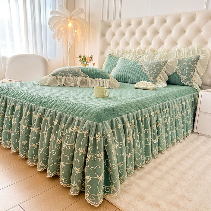 91家纺网 家纺一手货源 找家纺 罗艺轩 2024新款高克重牛奶雪纺边床裙三件套-羽蝶 豆绿