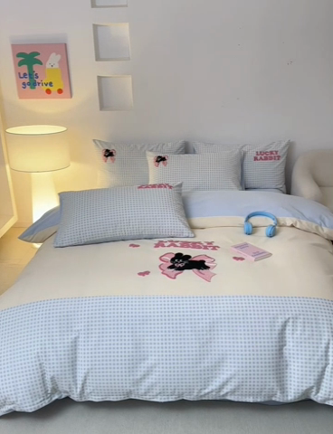 91家纺网 家纺一手货源 找家纺 怡家居 2024秋冬新款全棉磨毛绣花四件套 好运兔