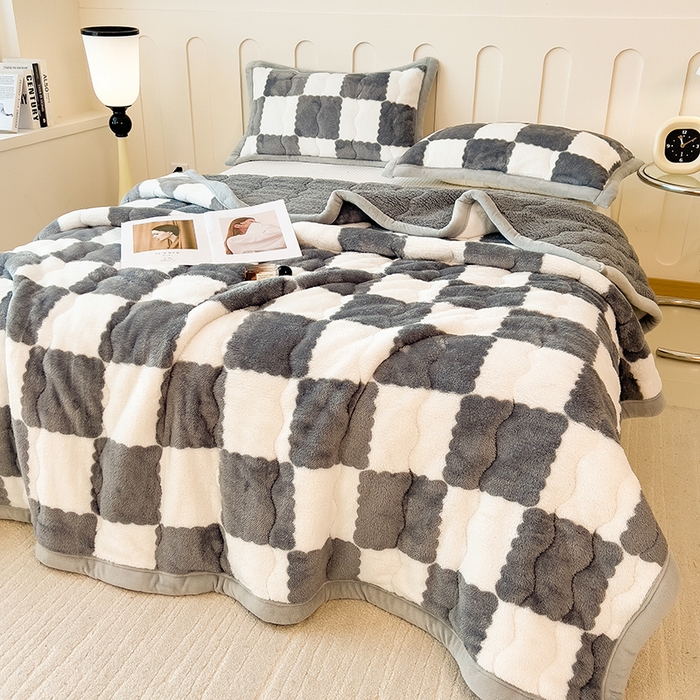 91家纺网 家纺一手货源 找家纺 慕木家纺 2025新款A类北极绒棋盘格三层夹棉双面毛毯 三层夹棉毛毯-棋盘格绅士灰+灰
