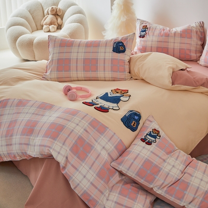 91家纺网 家纺一手货源 找家纺 怡家居 2024秋冬新款全棉磨毛绣花四件套 背包熊