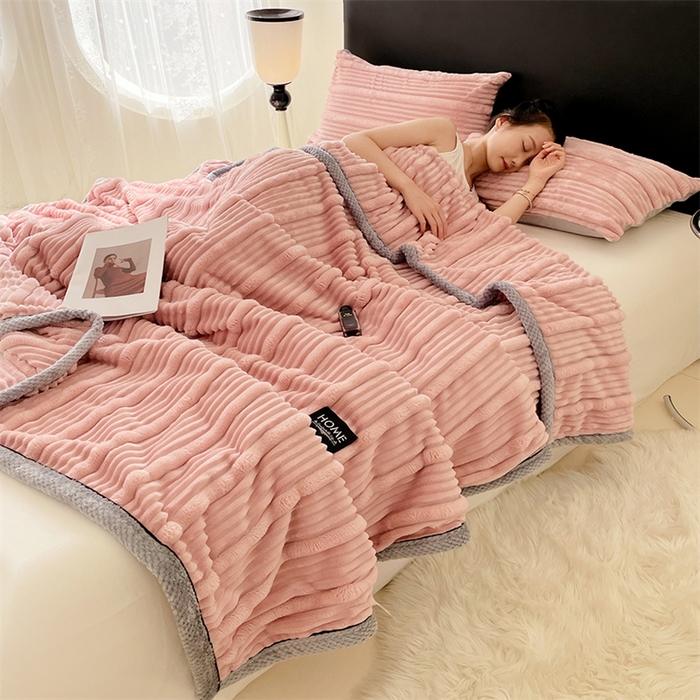 91家纺网 家纺一手货源 找家纺 梦舒羽 2025新款子母条兔毛绒毛毯宿舍牛奶绒小被毯 豆粉