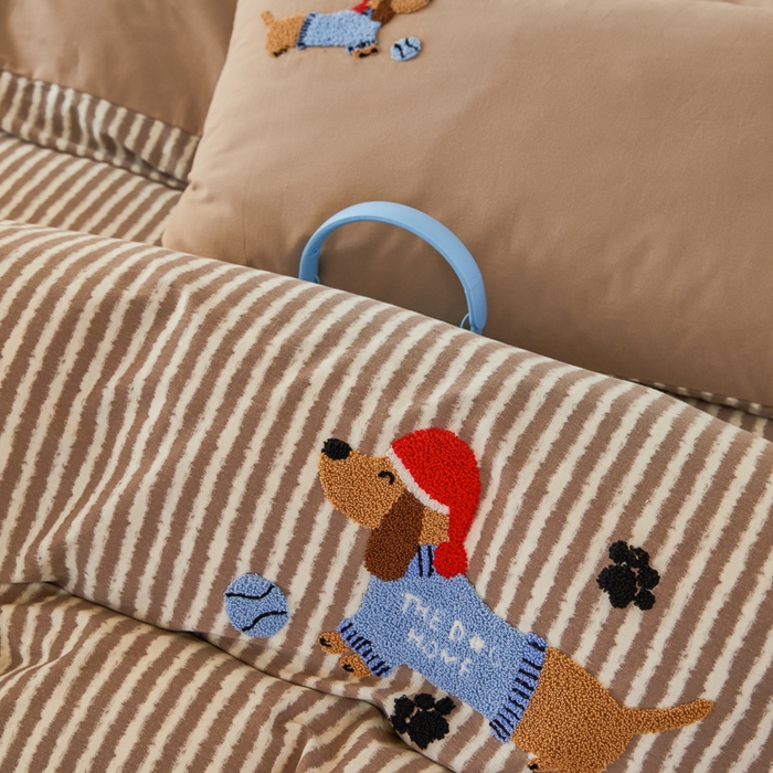 91家纺网 家纺一手货源 找家纺 怡家居 2024秋冬新款全棉磨毛绣花四件套 治愈狗狗