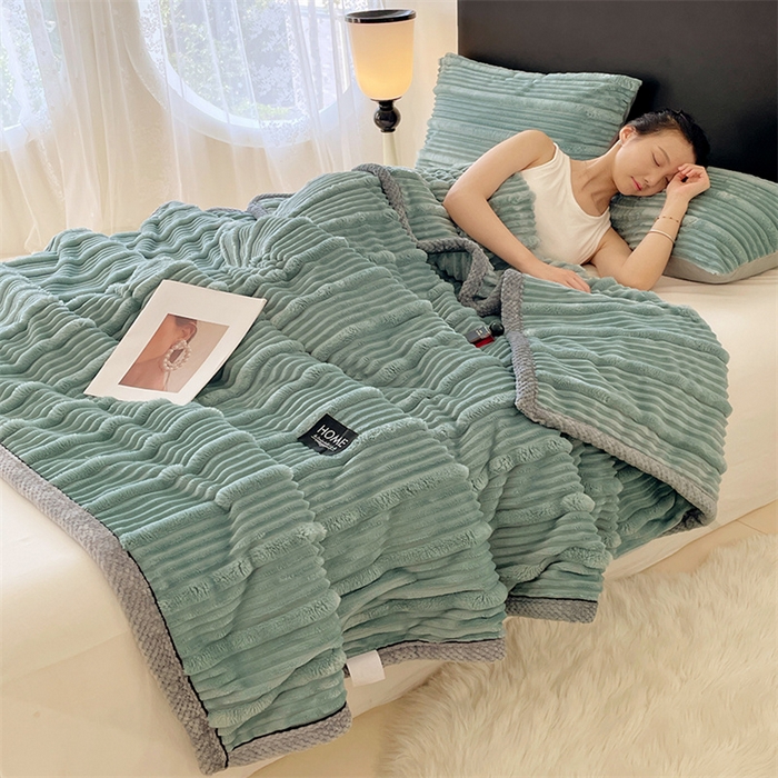 91家纺网 家纺一手货源 找家纺 梦舒羽 2025新款子母条兔毛绒毛毯宿舍牛奶绒小被毯 冰蓝