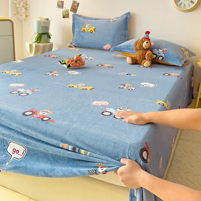 91家纺网 家纺一手货源 找家纺 大柏树 2025新款A类高克重亲肤舒适牛奶绒印花四件套-单床单可定制 精灵乐园-蓝