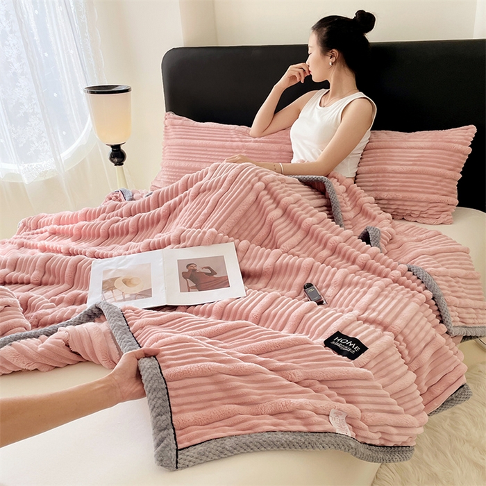 91家纺网 家纺一手货源 找家纺 梦舒羽 2025新款子母条兔毛绒毛毯宿舍牛奶绒小被毯 豆粉