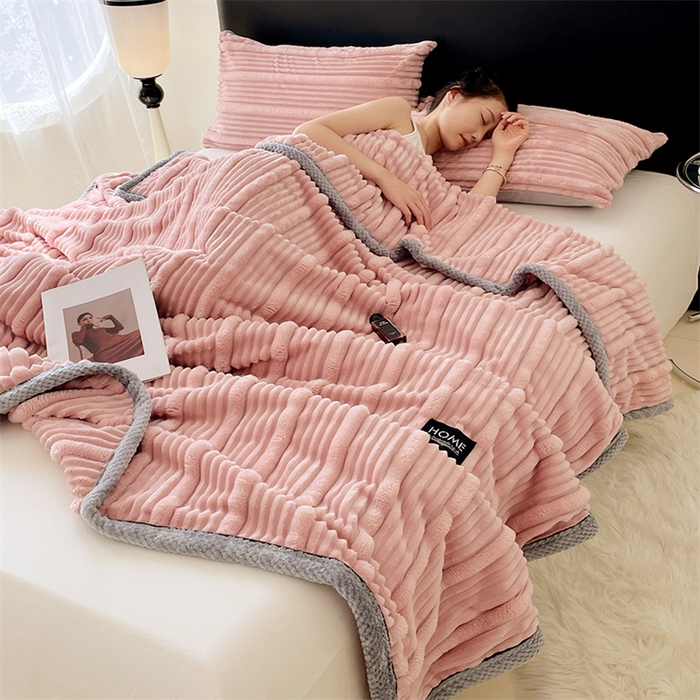 91家纺网 家纺一手货源 找家纺 梦舒羽 2025新款子母条兔毛绒毛毯宿舍牛奶绒小被毯 豆粉