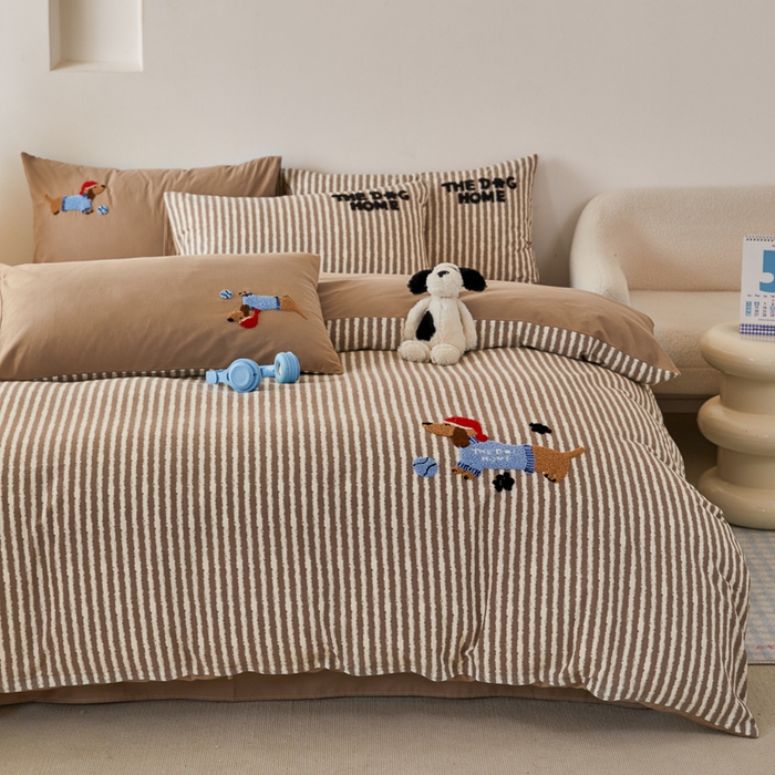 91家纺网 家纺一手货源 找家纺 怡家居 2024秋冬新款全棉磨毛绣花四件套 治愈狗狗