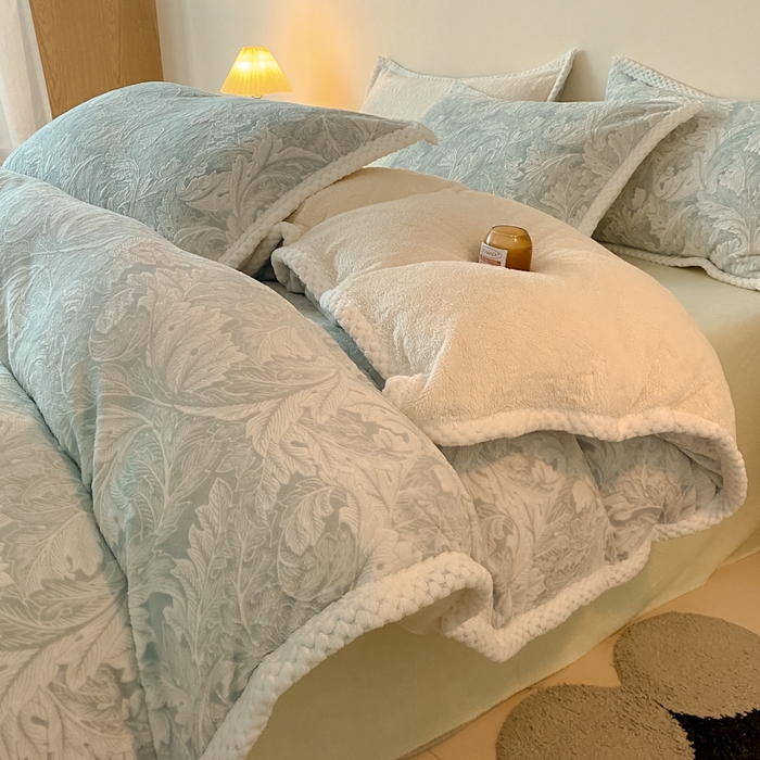 91家纺网 家纺一手货源 找家纺 2024新款简约包边全消光雕花牛奶绒兔兔绒四件套雕花包边绒-叶之恋青