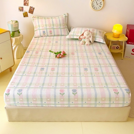 91家纺网 家纺一手货源 找家纺 大柏树 2025新款A类高克重亲肤舒适牛奶绒印花四件套-单床笠可定制 悸动