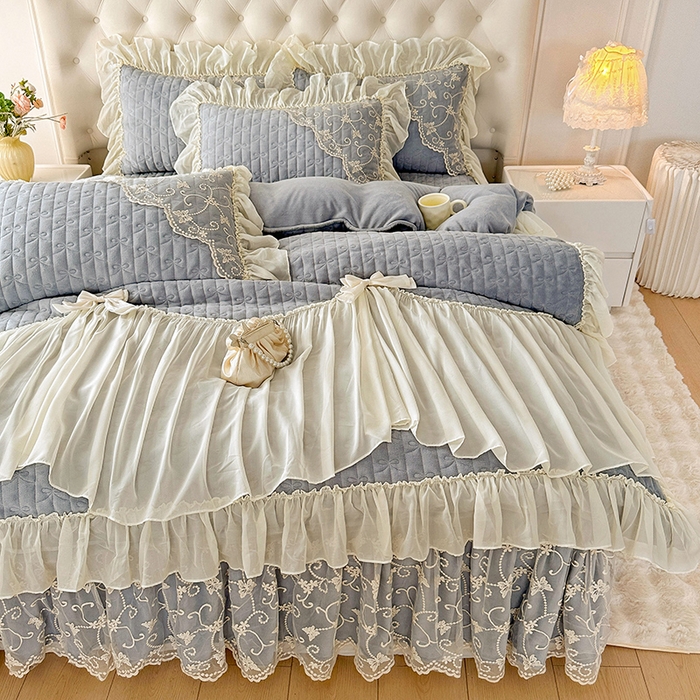 91家纺网 家纺一手货源 找家纺 罗艺轩 2024新款高克重牛奶雪纺边床裙四件套-羽蝶 高级灰