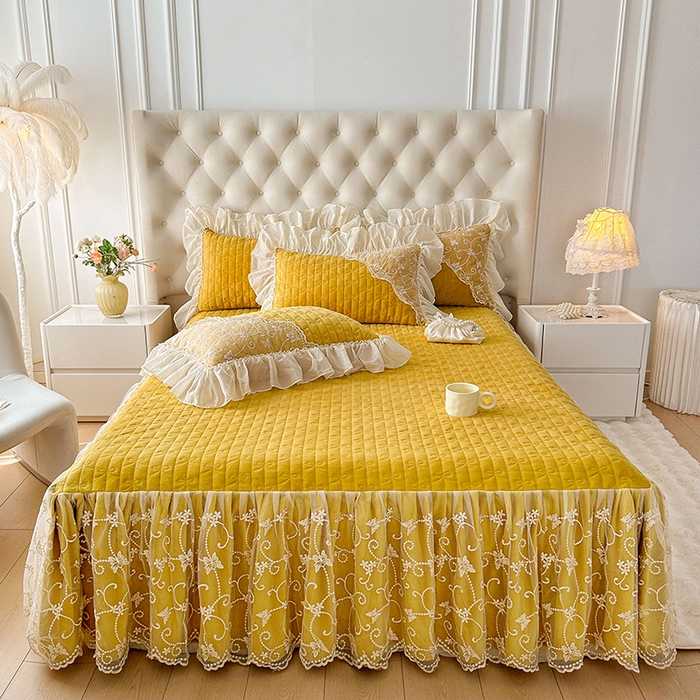 91家纺网 家纺一手货源 找家纺 罗艺轩 2024新款高克重牛奶雪纺边床裙三件套-羽蝶 嫩黄