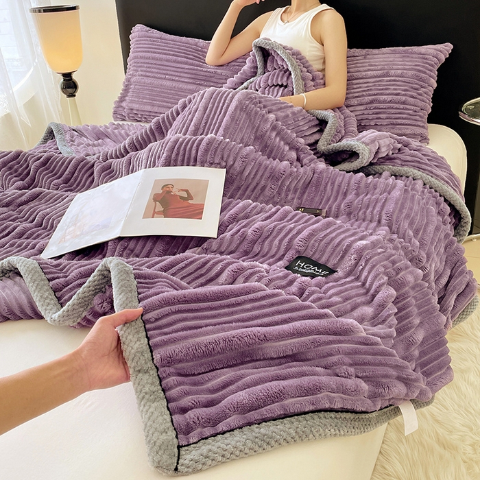91家纺网 家纺一手货源 找家纺 梦舒羽 2025新款子母条兔毛绒毛毯宿舍牛奶绒小被毯 魅力紫