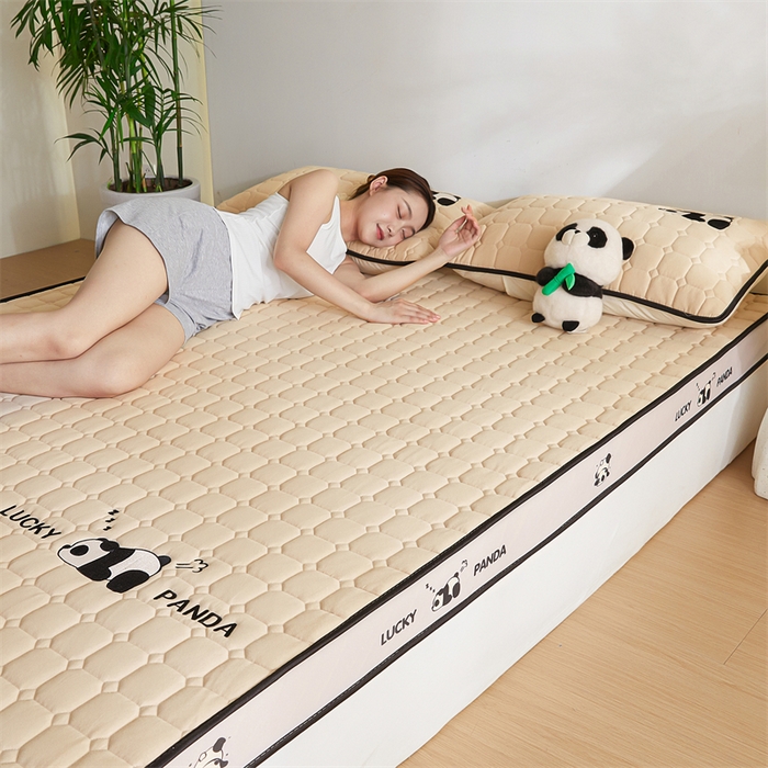 91家纺网 家纺一手货源 找家纺 鑫钰 2024秋冬新款立体乳胶加厚海绵床垫 立体边-趴趴熊猫-香槟金-