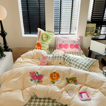 91家纺网 家纺一手货源 找家纺 （总）柚子YOUTH 2024新款牛奶绒四件套-三小只毛巾绣系列