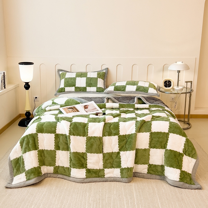 91家纺网 家纺一手货源 找家纺 慕木家纺 2025新款A类北极绒棋盘格三层夹棉双面毛毯 三层夹棉毛毯-棋盘格抹茶绿+灰