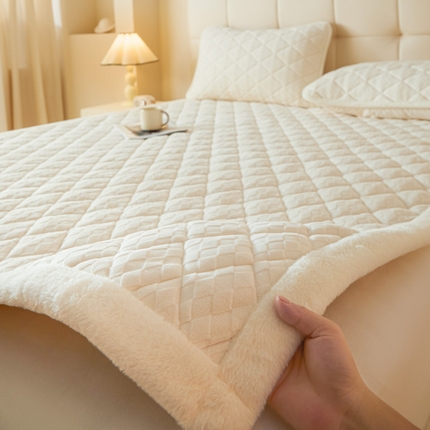 鑫钰 2024新款菱形格牛奶绒宝宝绒烂花床褥 菱形格-雅白