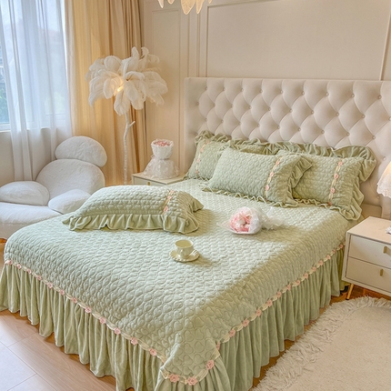 91家纺网 家纺一手货源 找家纺 （总）瑞宝 2025新款牛奶绒花边刺绣三件套--爱梦妮（控价+30）