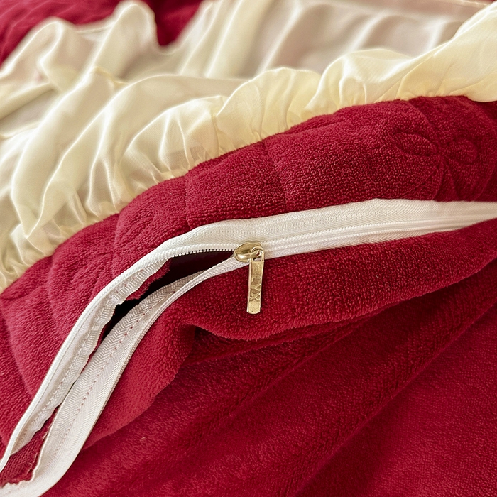 91家纺网 家纺一手货源 找家纺 罗艺轩 2024新款高克重牛奶雪纺边床裙四件套-羽蝶 酒红