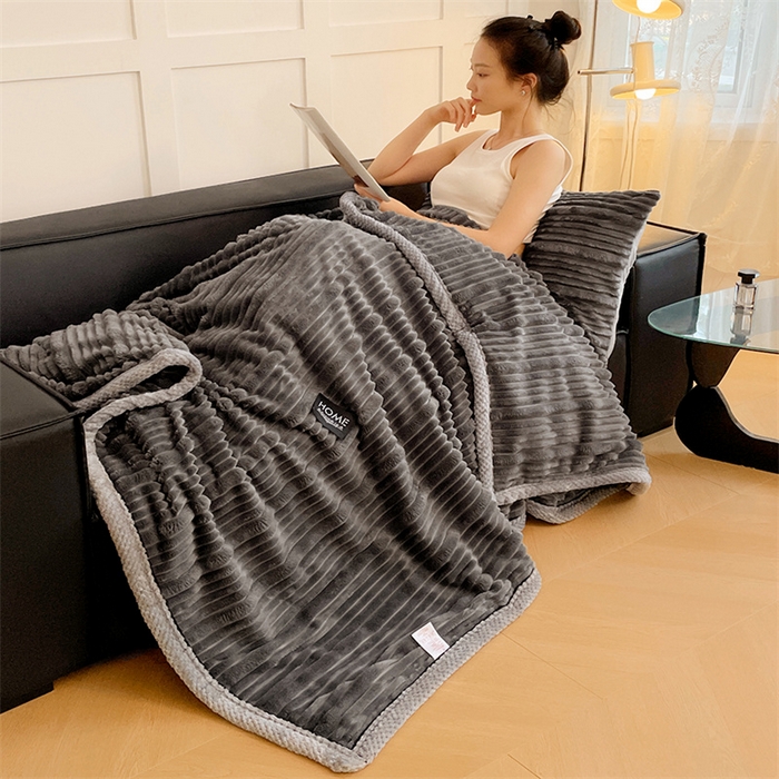 91家纺网 家纺一手货源 找家纺 梦舒羽 2025新款子母条兔毛绒毛毯宿舍牛奶绒小被毯 深灰