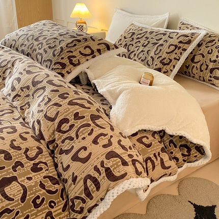 91家纺网 家纺一手货源 找家纺 （总）2024新款简约包边全消光雕花牛奶绒兔兔绒四件套