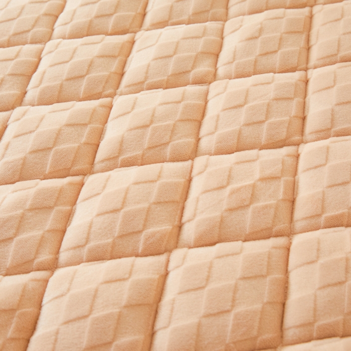 91家纺网 家纺一手货源 找家纺 鑫钰 2024新款菱形格牛奶绒宝宝绒烂花床褥 菱形格-驼色