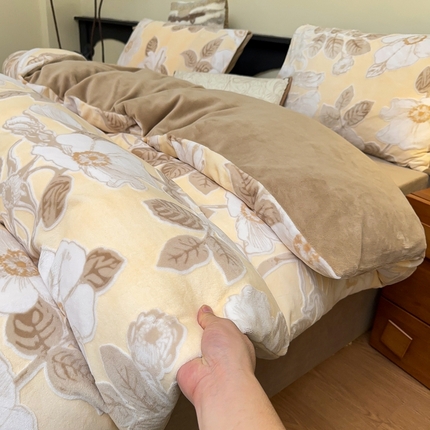 91家纺网 家纺一手货源 找家纺 （总）氧家 2024新款雕花绒四件套