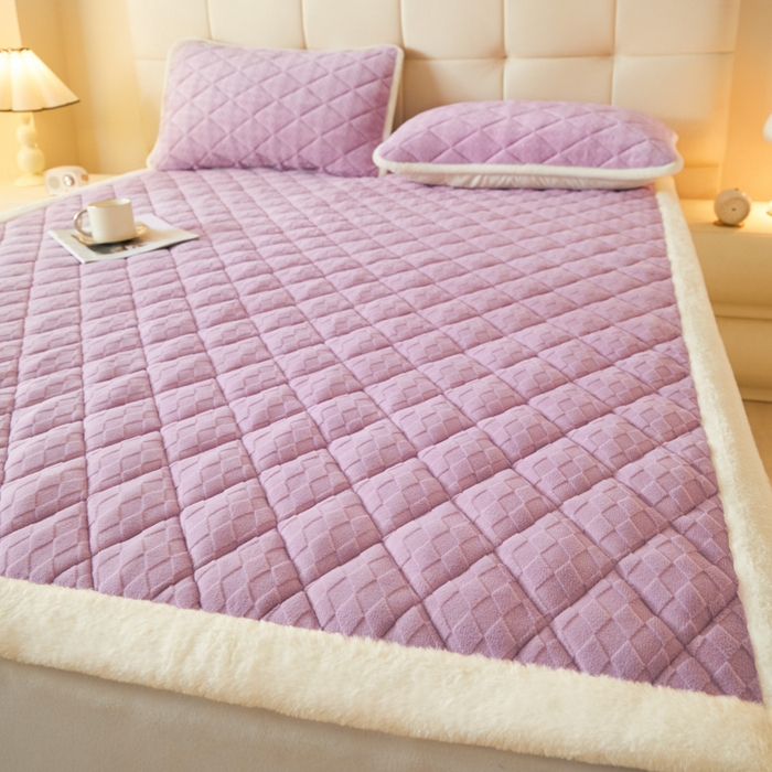 91家纺网 家纺一手货源 找家纺 鑫钰 2024新款菱形格牛奶绒宝宝绒烂花床褥 菱形格-浅紫
