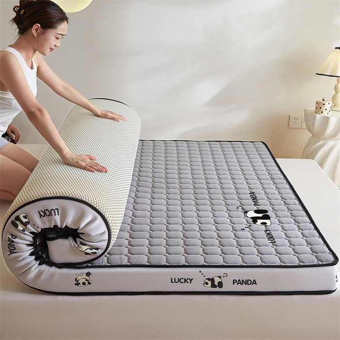 91家纺网 家纺一手货源 找家纺 鑫钰 2024秋冬新款立体乳胶加厚海绵床垫 立体边-趴趴熊猫-相思灰-